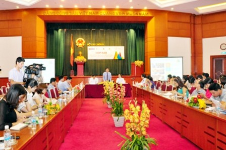 Họp báo Hội thảo – Triển lãm Viet Nam Finance 2013 - ảnh 1